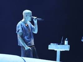 Trudeau und Perry futtern Nudeln : Promis sind wegen Justin Biebers Comeback völlig aus dem Häuschen